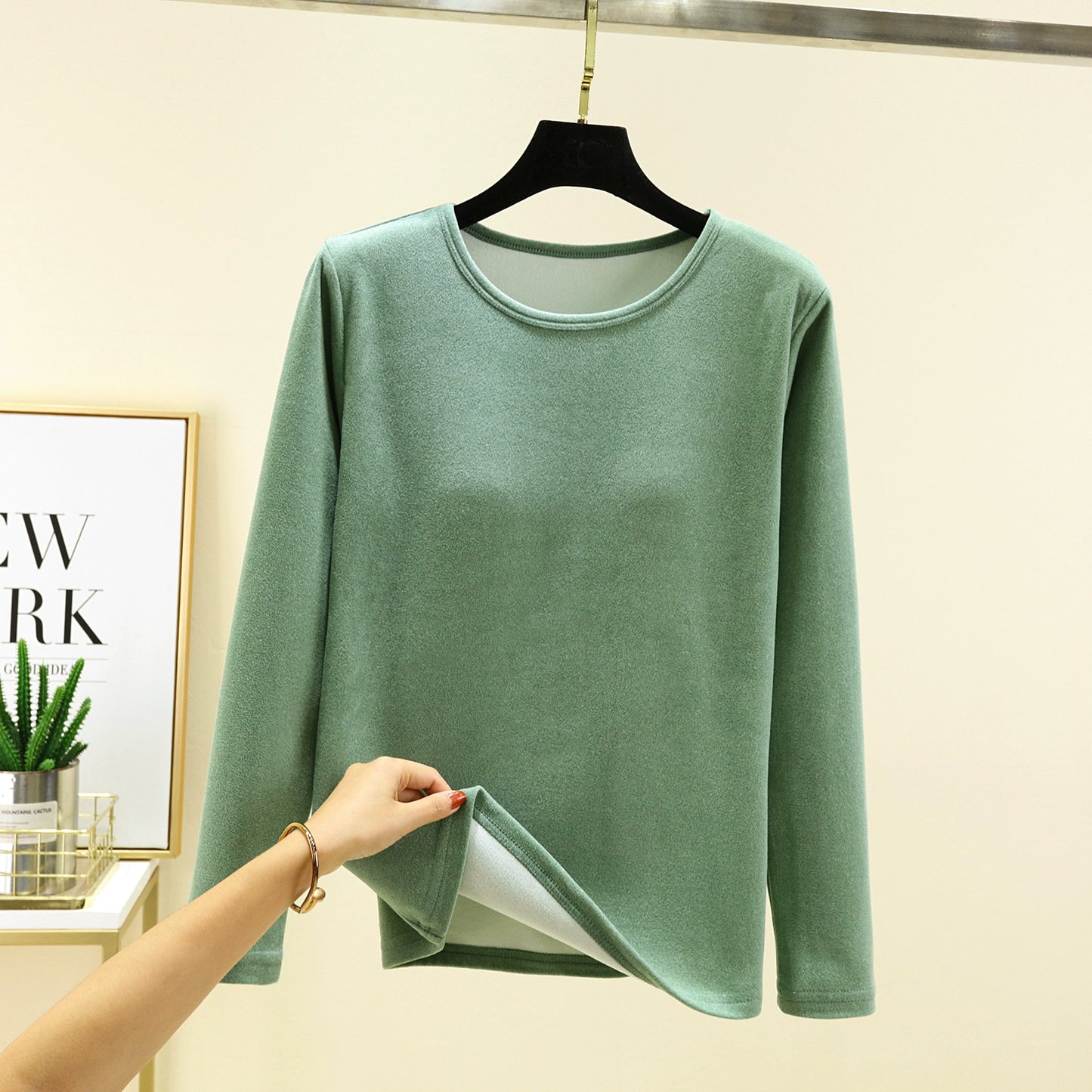 Women's Winter Velvet Round Neck Solid Color Warm T-shirt Top With Chest Pad