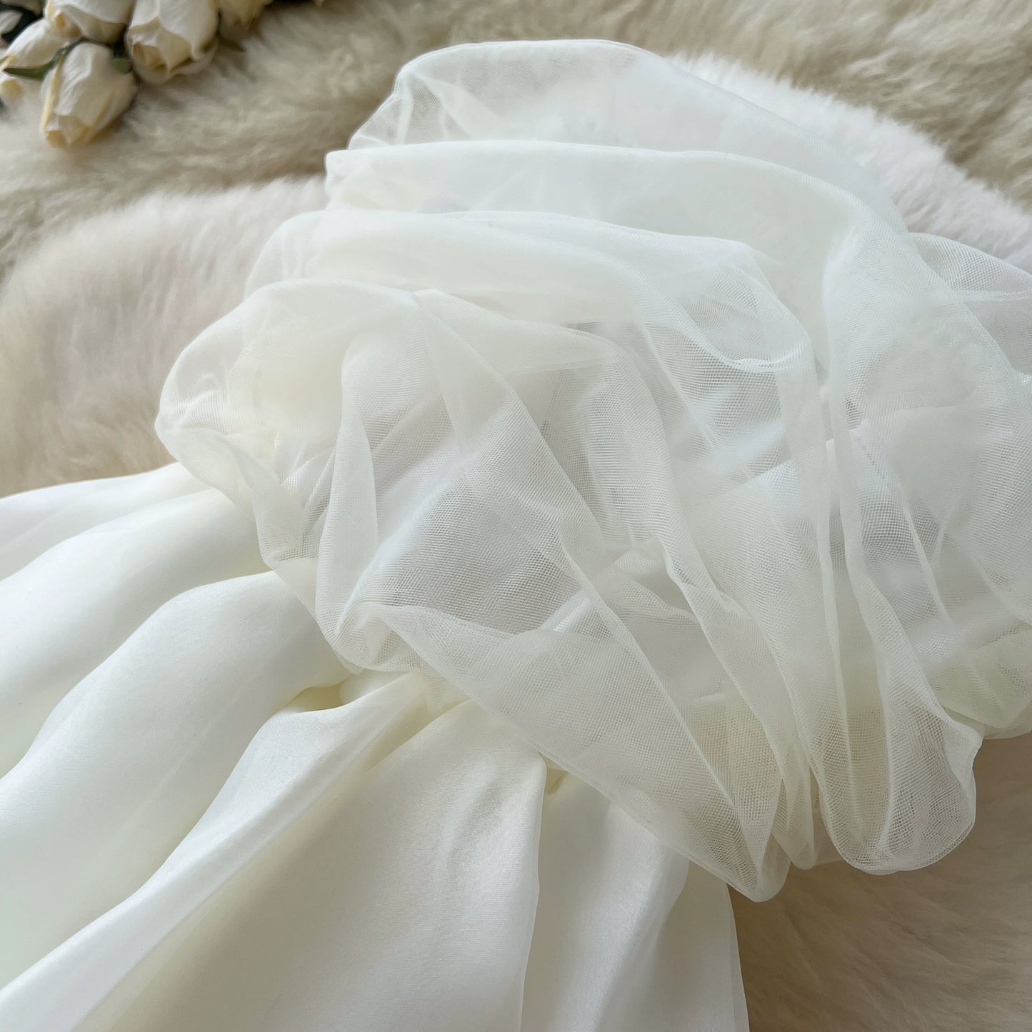 Elegant Sleeveless Bandeau Dress with Off-the-Shoulder Pleated Design and Cinched Waist