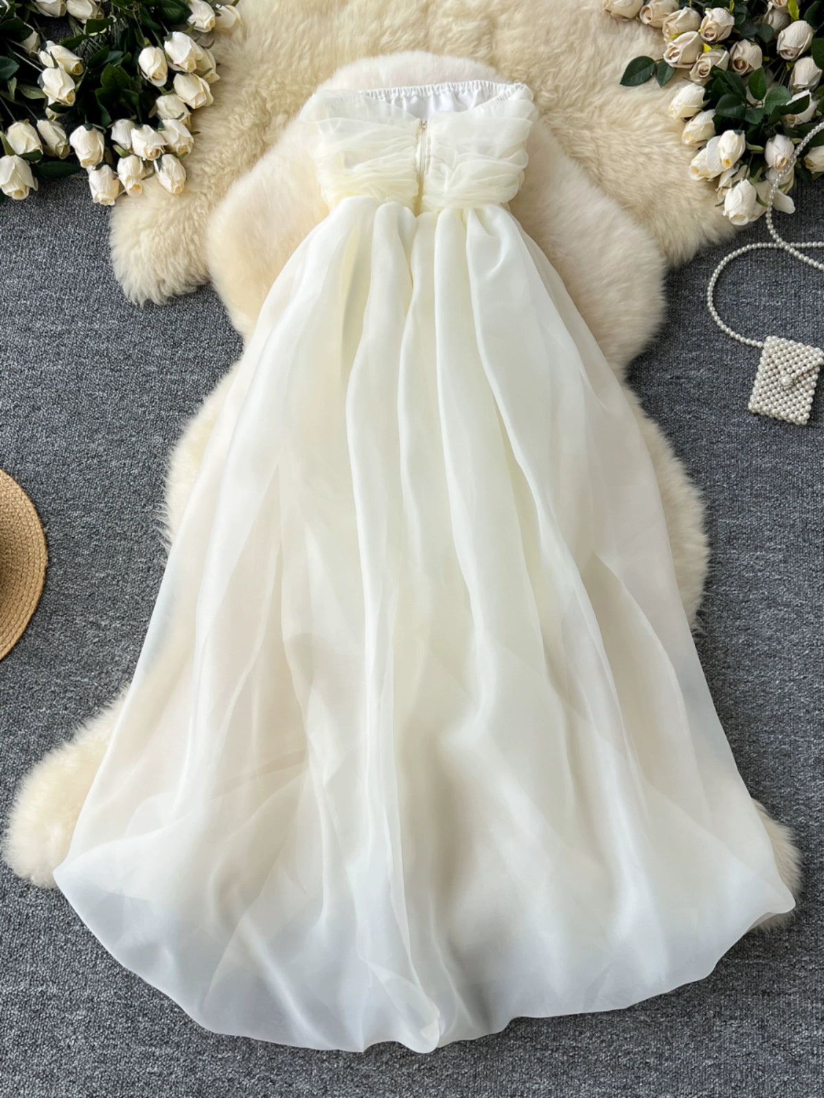 Elegant Sleeveless Bandeau Dress with Off-the-Shoulder Pleated Design and Cinched Waist