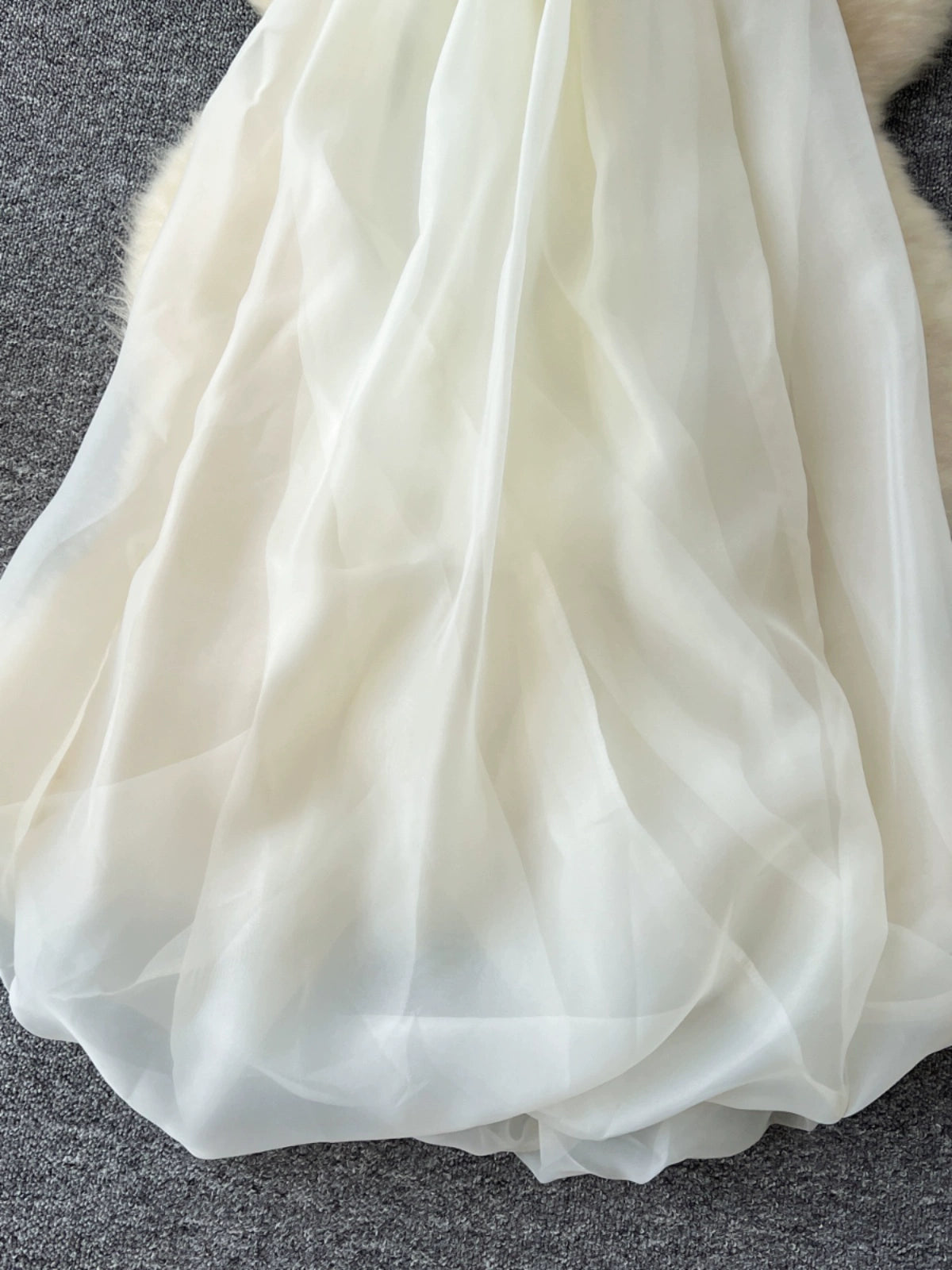 Elegant Sleeveless Bandeau Dress with Off-the-Shoulder Pleated Design and Cinched Waist