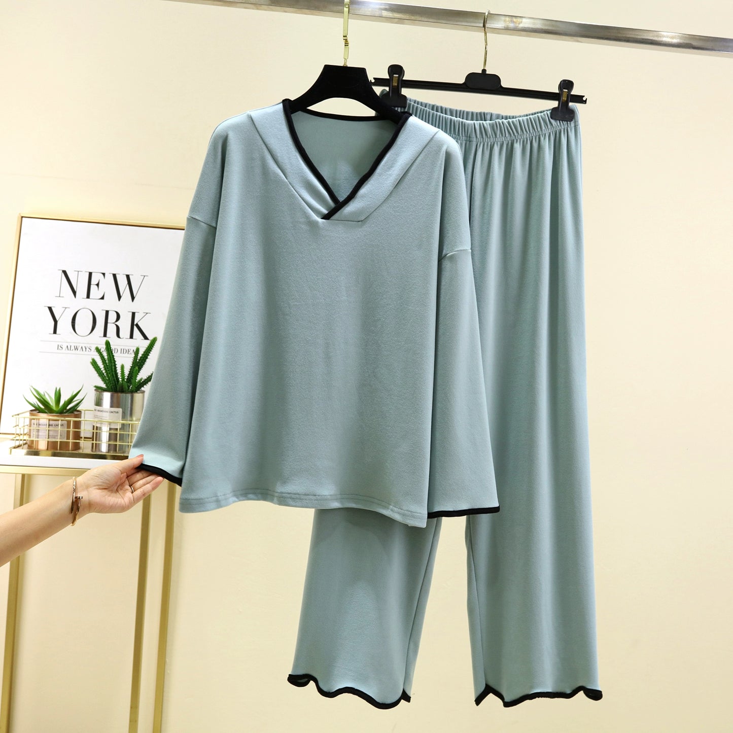 Women's Long Sleeve V-Neck Thick Fleece Loungewear Set For Autumn And Winter