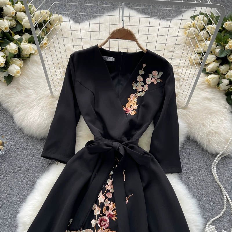 Elegant French Style Long-Sleeved Niche Embroidery V-Neck Flower Dress