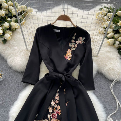 Elegant French Style Long-Sleeved Niche Embroidery V-Neck Flower Dress