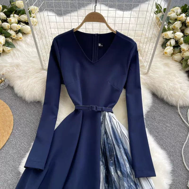 V-neck light luxury European Hepburn style print pressed over the knee Dress