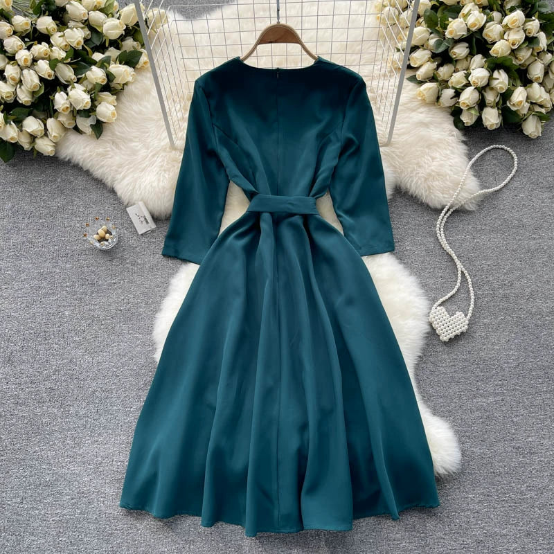 Elegant French Style Long-Sleeved Niche Embroidery V-Neck Flower Dress