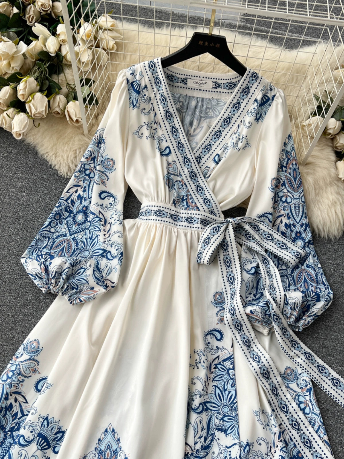 European Luxurious V-Neck Lantern Sleeve Dress with Retro Court Style Prints