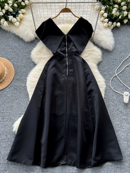 Elegant French Black Hepburn Style Dress with Big Lapel and High Waist Design