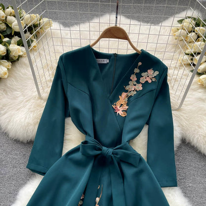 Elegant French Style Long-Sleeved Niche Embroidery V-Neck Flower Dress